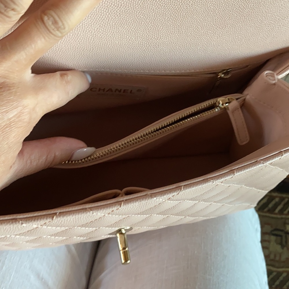 ⛔️SOLD ⛔️ EUC Auth. Chanel 21A flap bag w handle - light pink - Picture 8 of 12